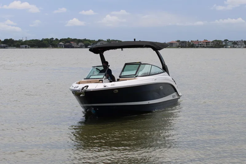 Slide: The Image of Sea Ray SLX 260 Outboard 2026 - 13