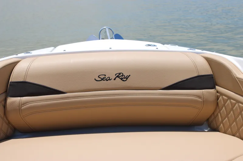 Slide: The Image of Sea Ray SLX 260 Outboard 2026 - 16