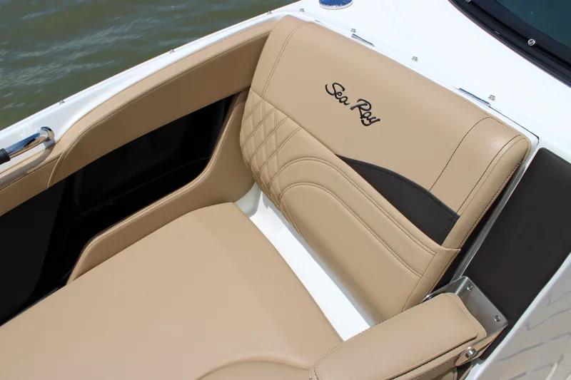 Slide: The Image of Sea Ray SLX 260 Outboard 2026 - 18