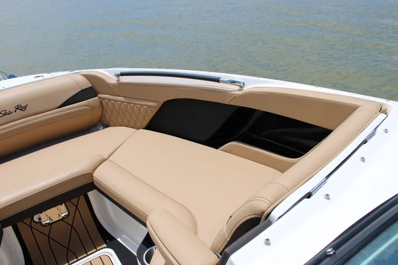 Slide: The Image of Sea Ray SLX 260 Outboard 2026 - 19