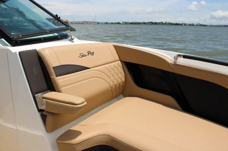 Slide: The Image of Sea Ray SLX 260 Outboard 2026 - 20