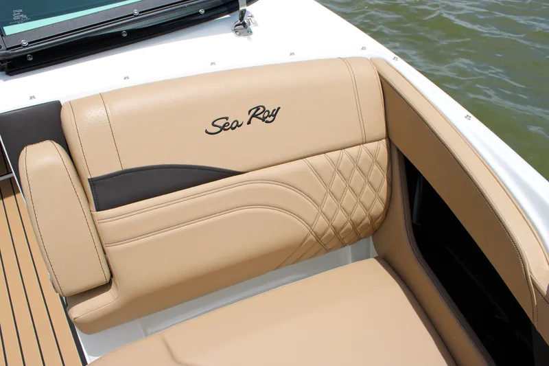 Slide: The Image of Sea Ray SLX 260 Outboard 2026 - 21