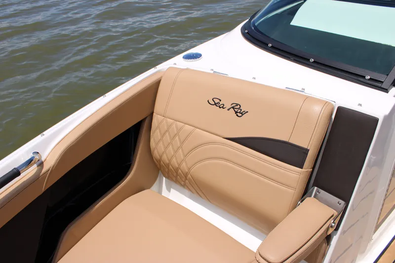 Slide: The Image of Sea Ray SLX 260 Outboard 2026 - 22