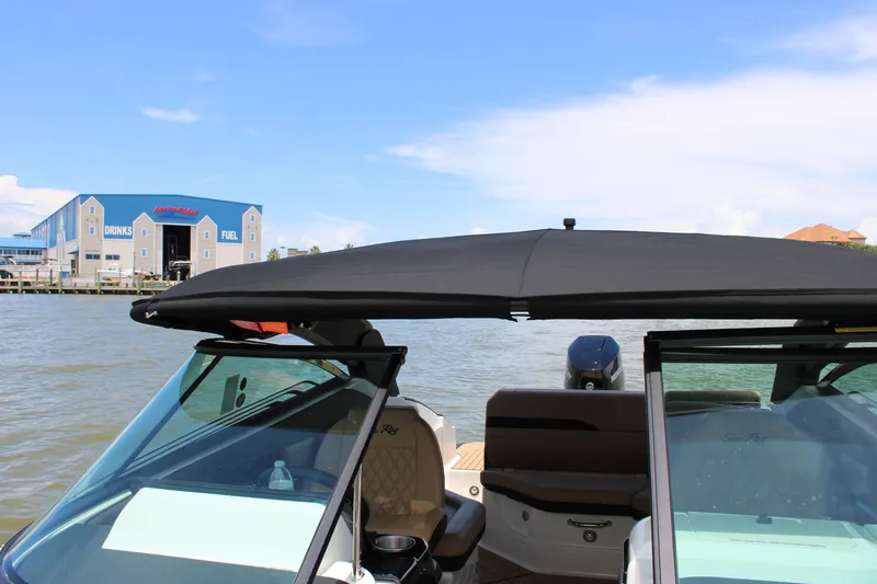 Slide: The Image of Sea Ray SLX 260 Outboard 2026 - 23
