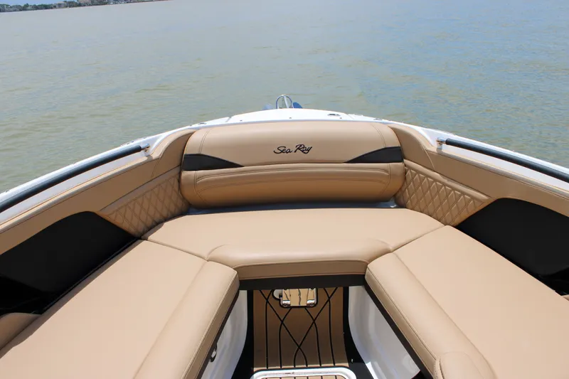 Slide: The Image of Sea Ray SLX 260 Outboard 2026 - 24