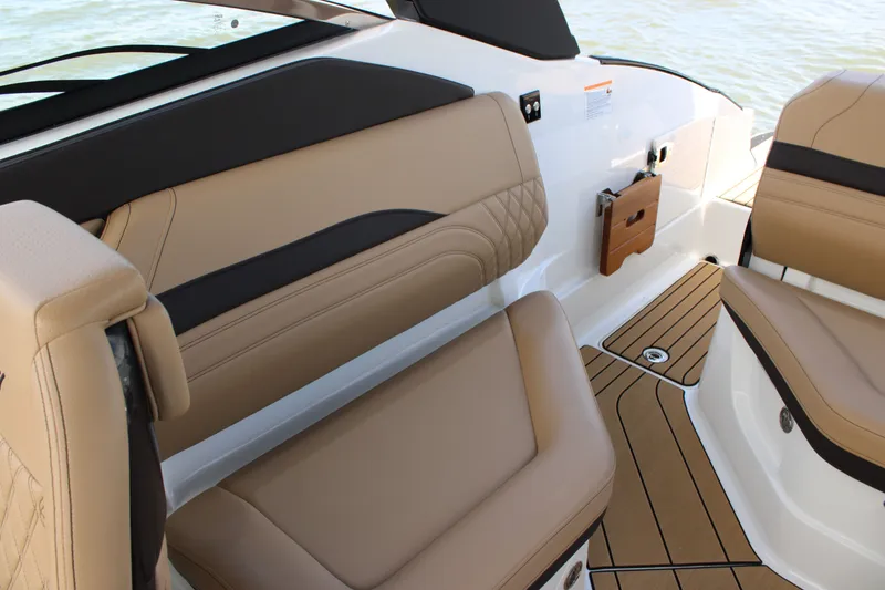 Slide: The Image of Sea Ray SLX 260 Outboard 2026 - 29