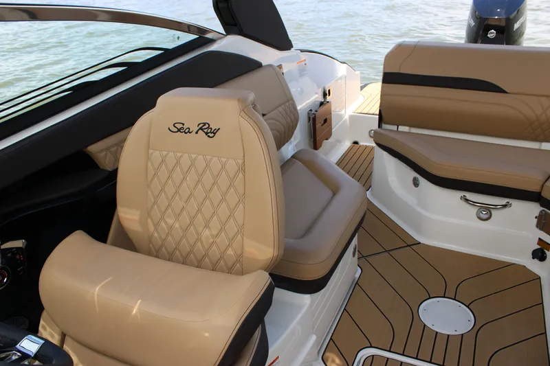 Slide: The Image of Sea Ray SLX 260 Outboard 2026 - 32