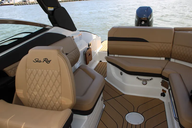 Slide: The Image of Sea Ray SLX 260 Outboard 2026 - 33