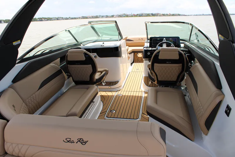 Slide: The Image of Sea Ray SLX 260 Outboard 2026 - 34