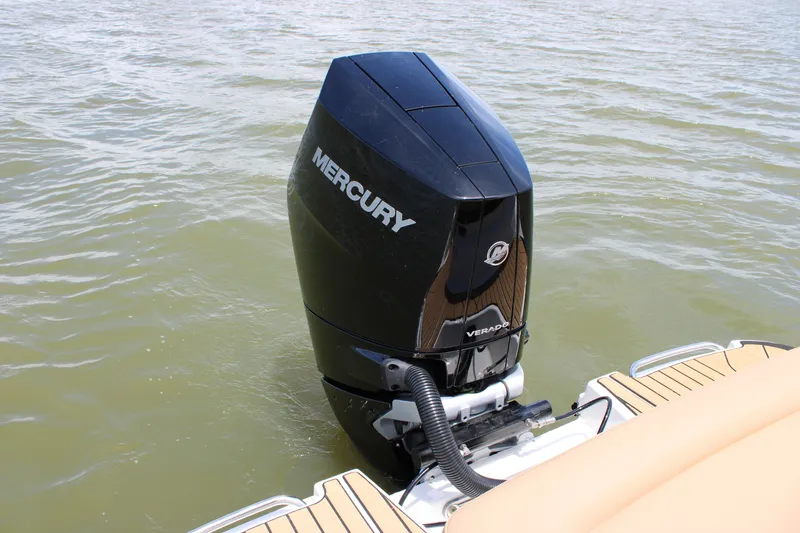 Slide: The Image of Sea Ray SLX 260 Outboard 2026 - 35