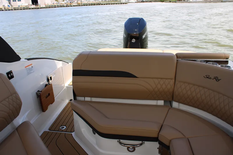 Slide: The Image of Sea Ray SLX 260 Outboard 2026 - 38