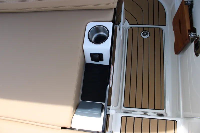 Slide: The Image of Sea Ray SLX 260 Outboard 2026 - 39