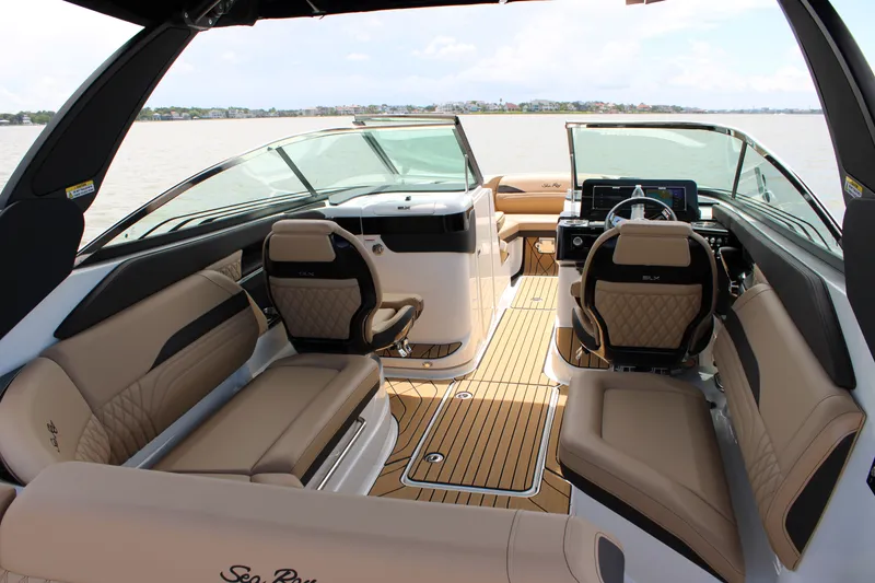 Slide: The Image of Sea Ray SLX 260 Outboard 2026 - 40