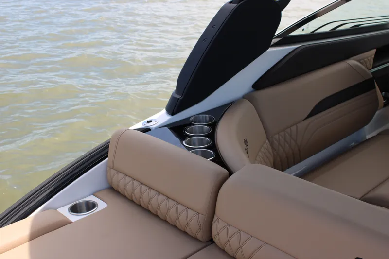 Slide: The Image of Sea Ray SLX 260 Outboard 2026 - 41