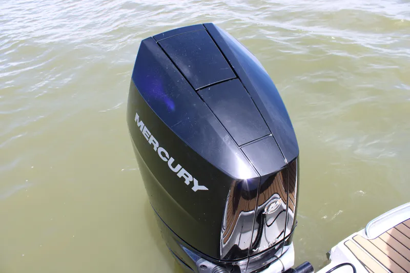 Slide: The Image of Sea Ray SLX 260 Outboard 2026 - 42