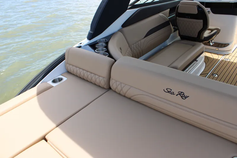 Slide: The Image of Sea Ray SLX 260 Outboard 2026 - 43