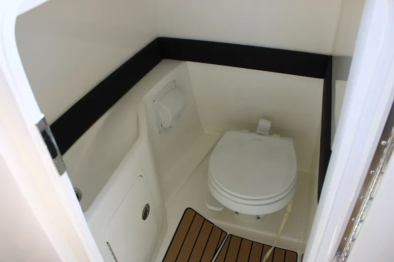 Slide: The Image of Sea Ray SLX 260 Outboard 2026 - 44