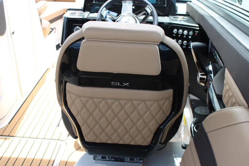 Slide: The Image of Sea Ray SLX 260 Outboard 2026 - 47