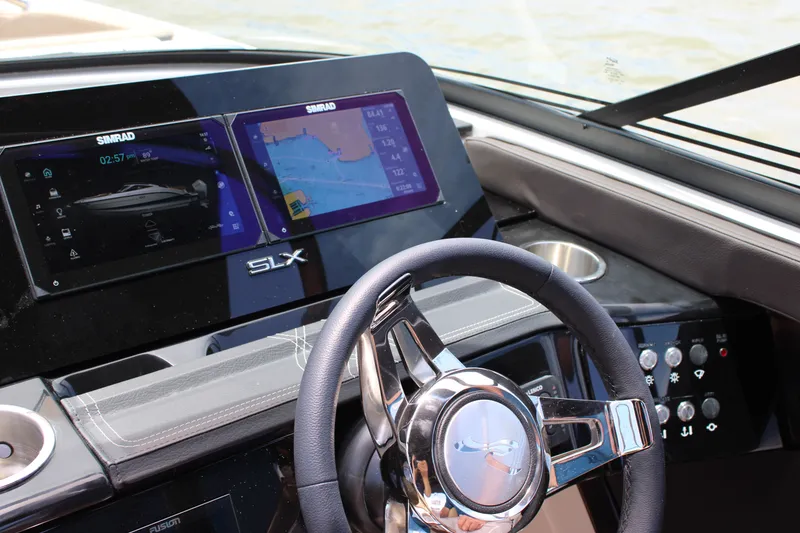 Slide: The Image of Sea Ray SLX 260 Outboard 2026 - 49