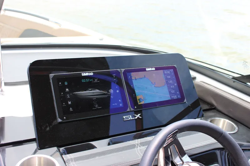 Slide: The Image of Sea Ray SLX 260 Outboard 2026 - 50