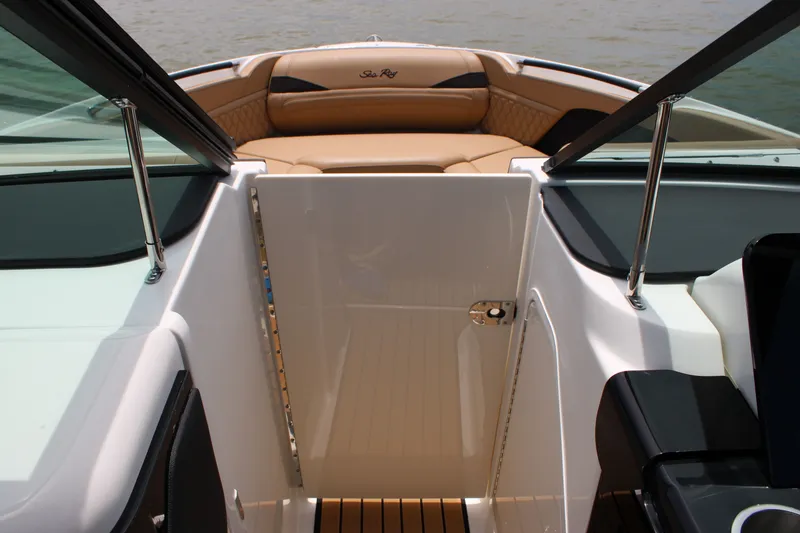 Slide: The Image of Sea Ray SLX 260 Outboard 2026 - 51