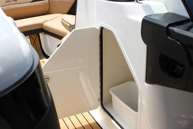 Slide: The Image of Sea Ray SLX 260 Outboard 2026 - 52