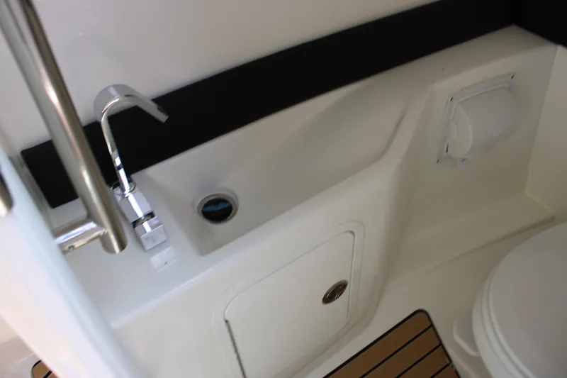 Slide: The Image of Sea Ray SLX 260 Outboard 2026 - 53