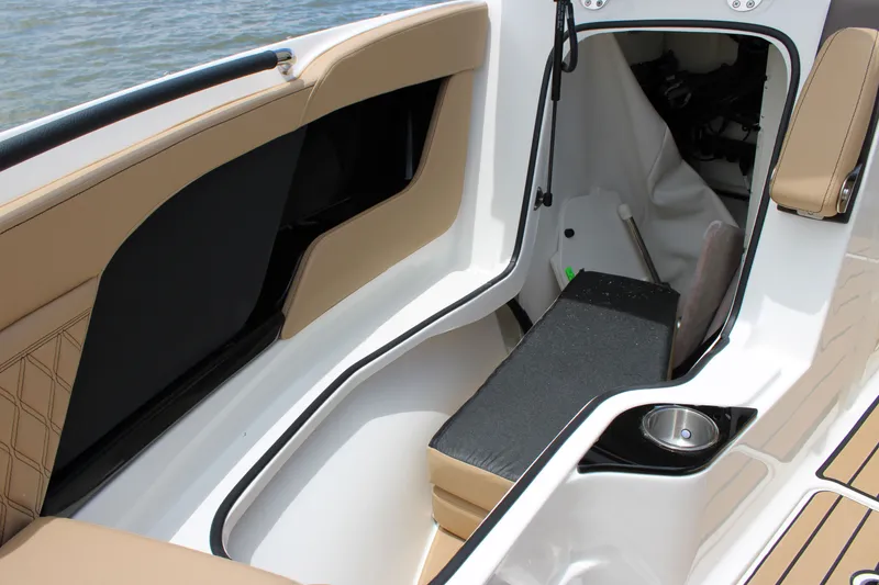 Slide: The Image of Sea Ray SLX 260 Outboard 2026 - 54