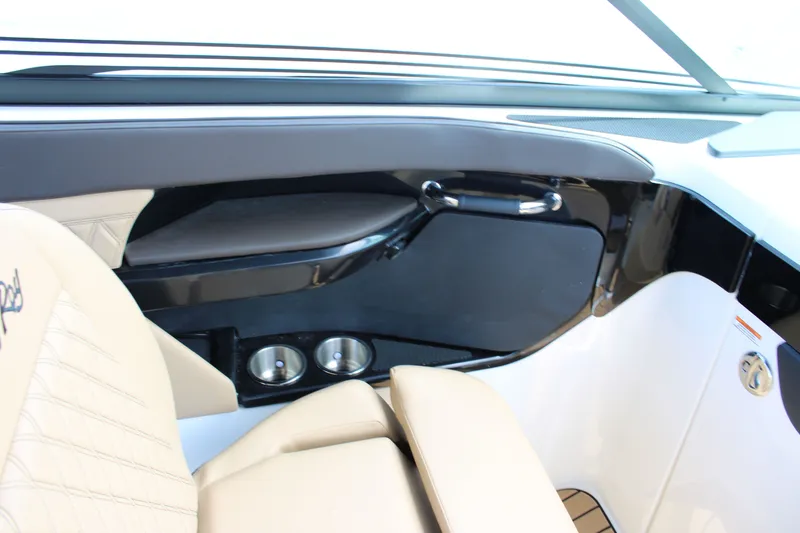 Slide: The Image of Sea Ray SLX 260 Outboard 2026 - 56