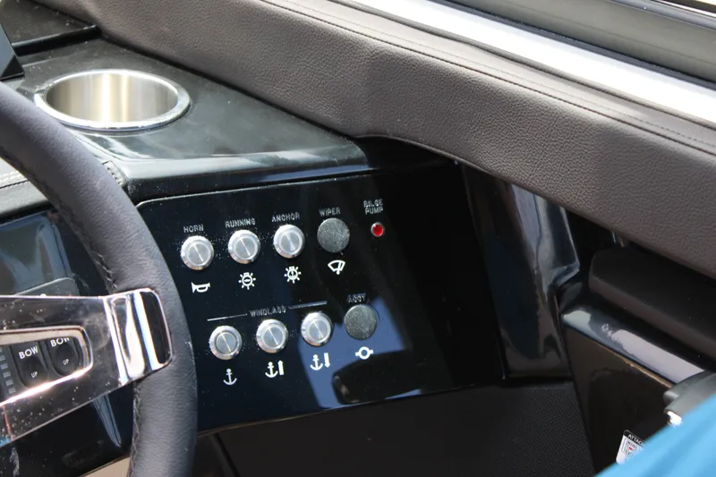 Slide: The Image of Sea Ray SLX 260 Outboard 2026 - 58