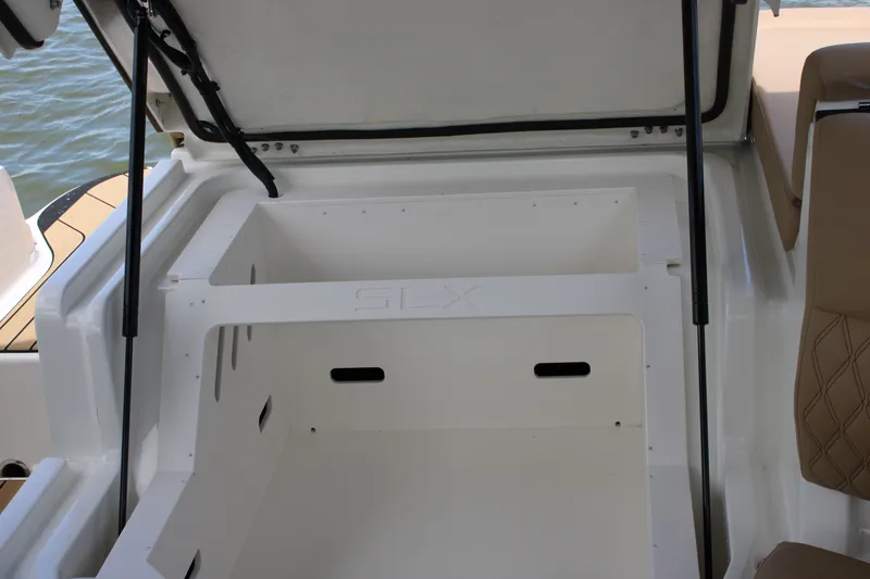 Slide: The Image of Sea Ray SLX 260 Outboard 2026 - 60