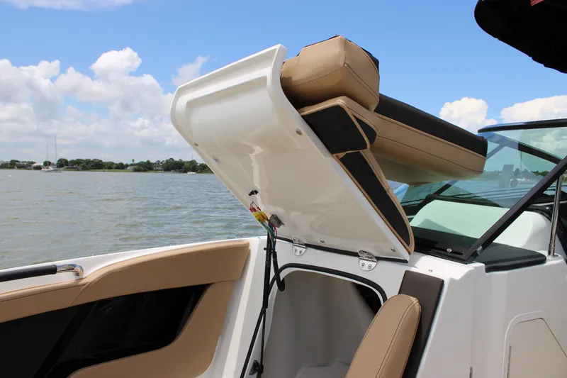 Slide: The Image of Sea Ray SLX 260 Outboard 2026 - 63