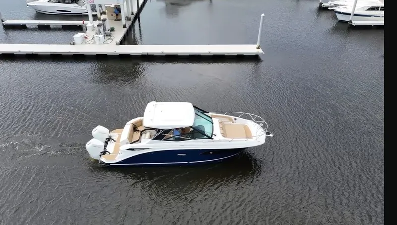 Slide: The Image of Sea Ray Sundancer 320 Outboard 2026 - 1