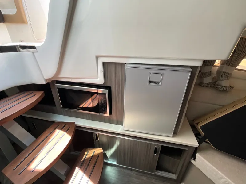 Slide: The Image of Sea Ray Sundancer 320 Outboard 2026 - 11