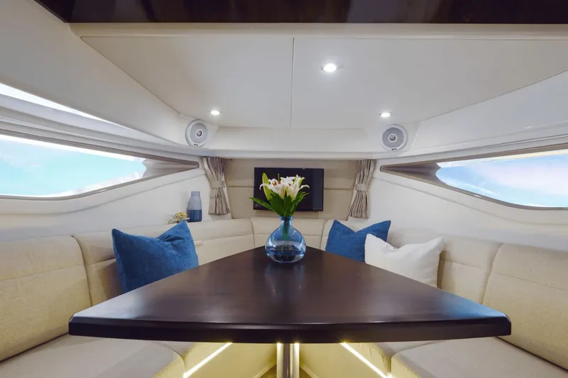 Slide: The Image of Sea Ray Sundancer 320 Outboard 2026 - 14