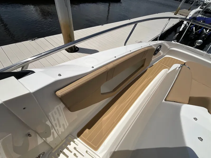 Slide: The Image of Sea Ray Sundancer 320 Outboard 2026 - 16