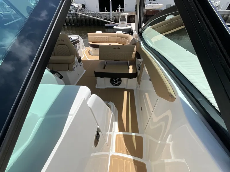 Slide: The Image of Sea Ray Sundancer 320 Outboard 2026 - 19