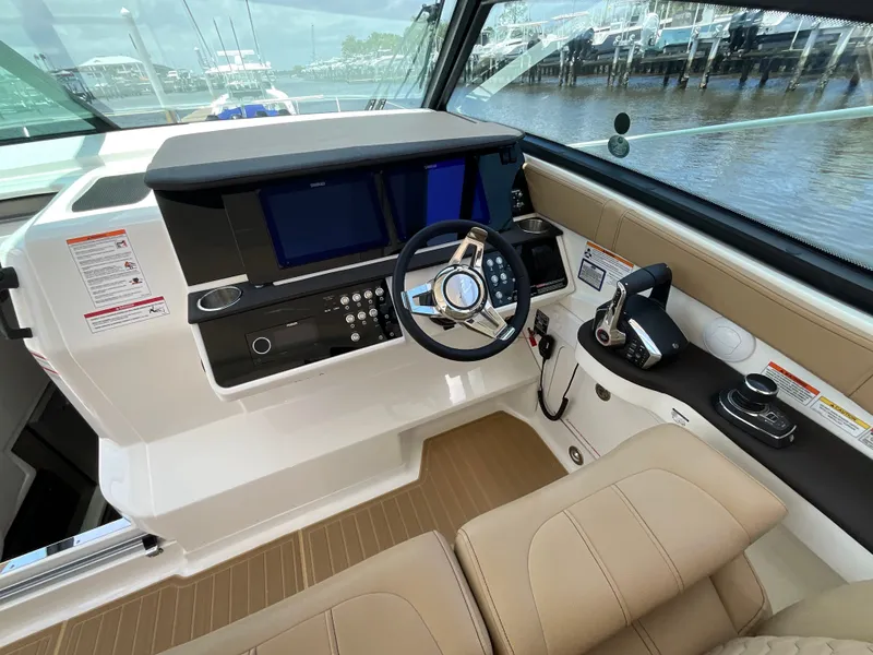 Slide: The Image of Sea Ray Sundancer 320 Outboard 2026 - 20