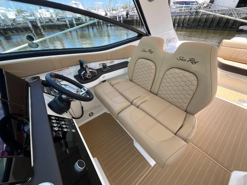Slide: The Image of Sea Ray Sundancer 320 Outboard 2026 - 7