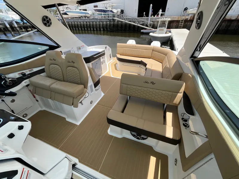 Slide: The Image of Sea Ray Sundancer 320 Outboard 2026 - 8