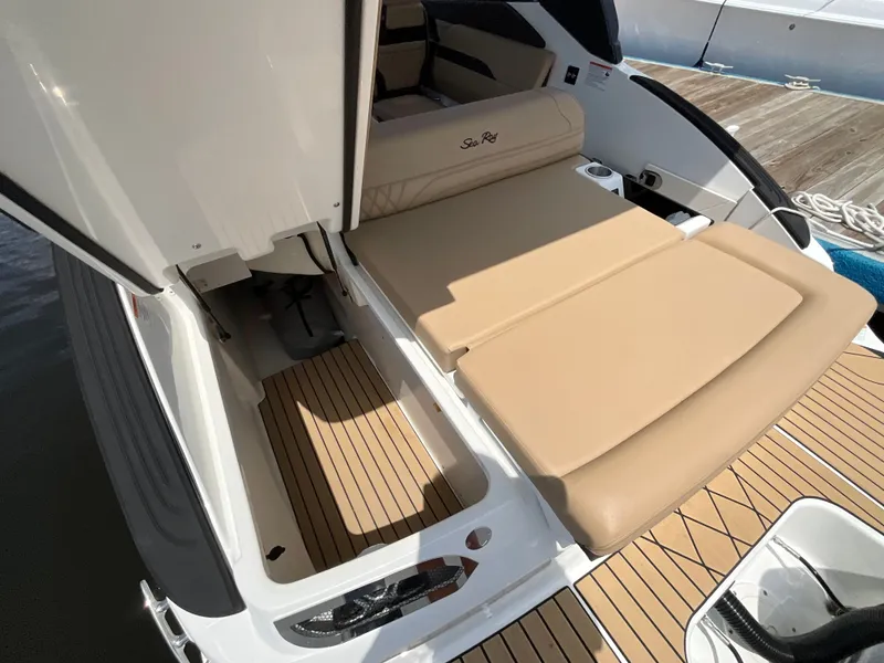 Slide: The Image of Sea Ray SLX 260 Outboard 2026 - 11