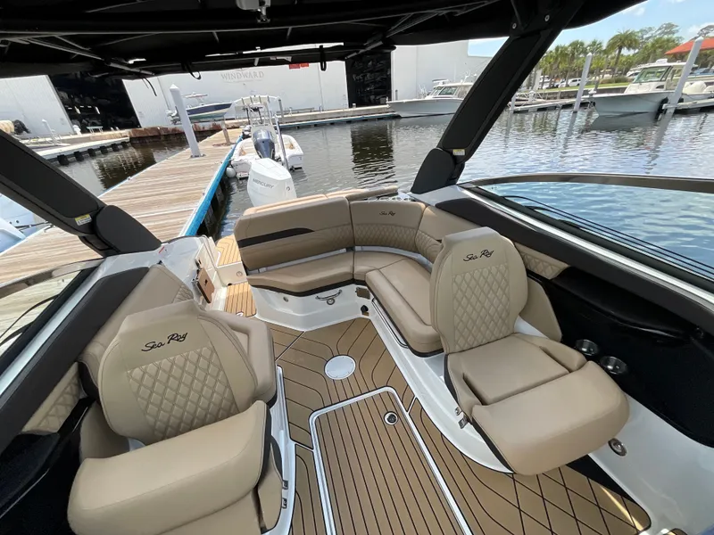 Slide: The Image of Sea Ray SLX 260 Outboard 2026 - 12