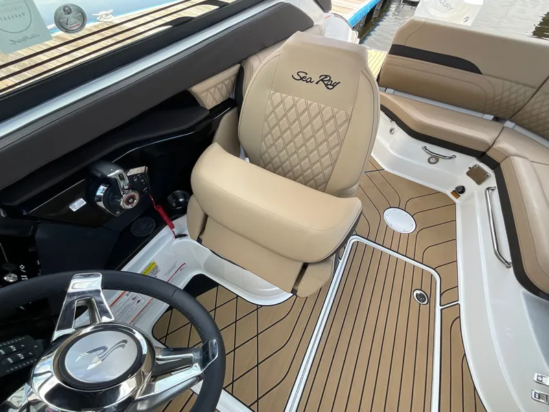Slide: The Image of Sea Ray SLX 260 Outboard 2026 - 13