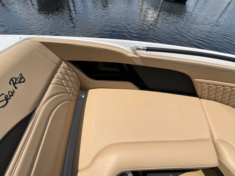 Slide: The Image of Sea Ray SLX 260 Outboard 2026 - 14