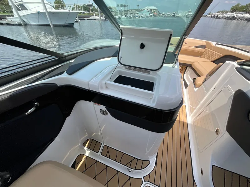 Slide: The Image of Sea Ray SLX 260 Outboard 2026 - 15