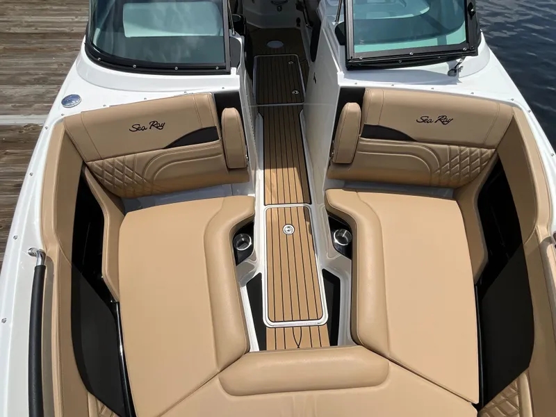 Slide: The Image of Sea Ray SLX 260 Outboard 2026 - 5