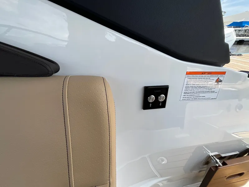 Slide: The Image of Sea Ray SLX 260 Outboard 2026 - 6