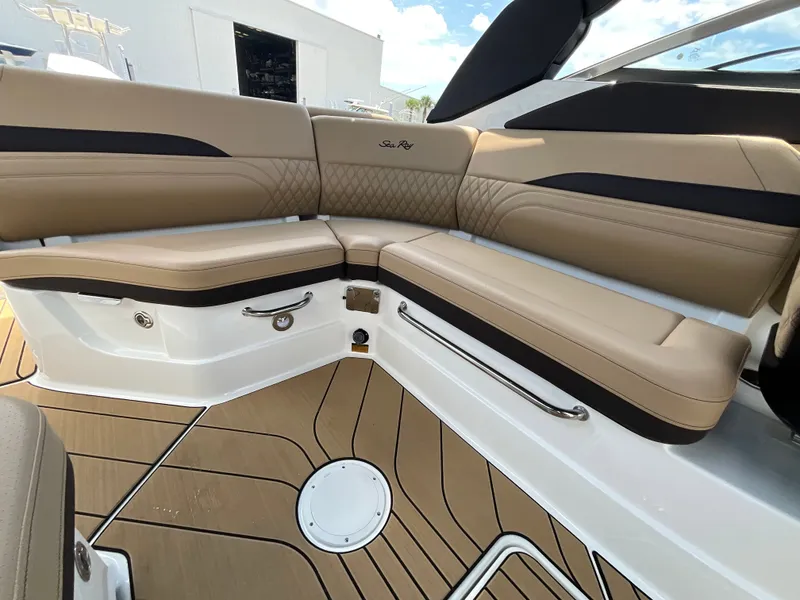 Slide: The Image of Sea Ray SLX 260 Outboard 2026 - 9
