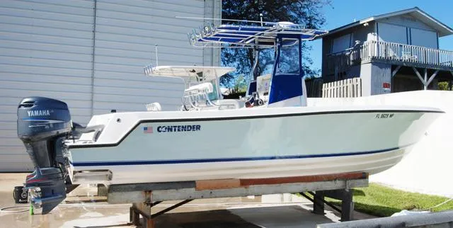 Slide: The Image of Contender 27 Center Console 2004 - 0