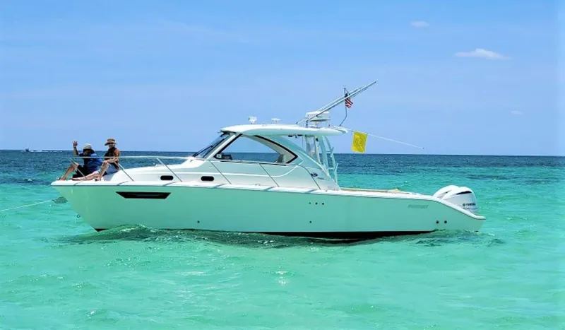 Slide: The Image of Pursuit 325 Offshore 2020 - 1